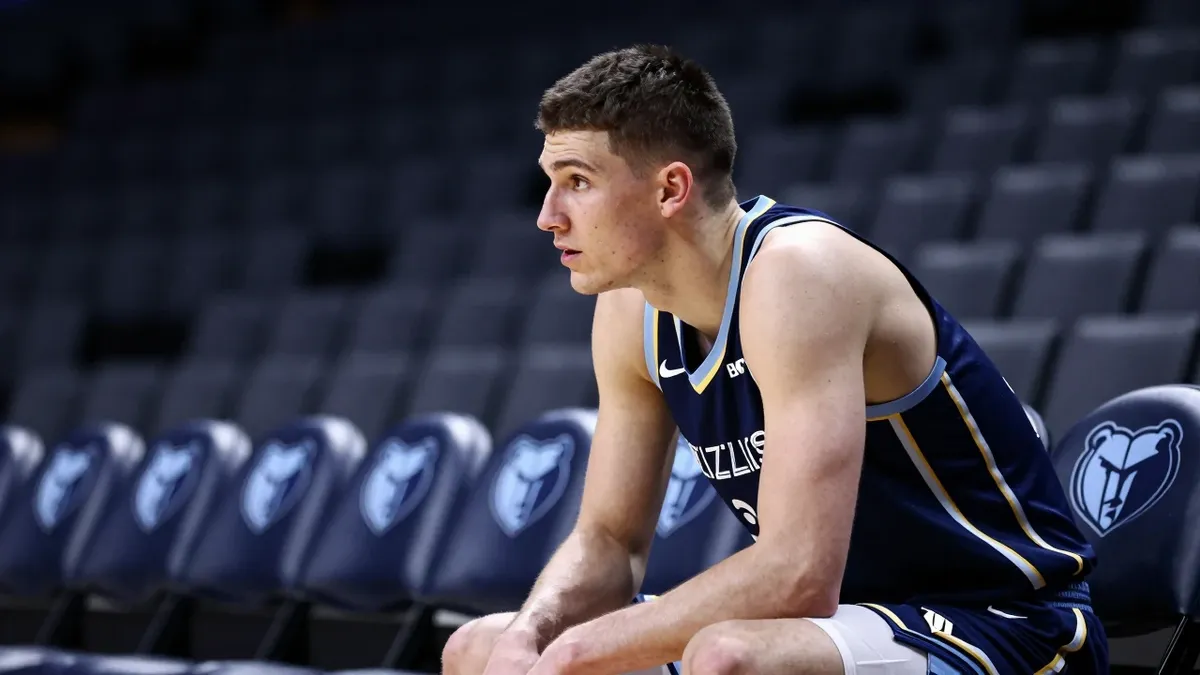 Cam Boozer's record-setting debut powers Memphis Grizzlies to opening win
